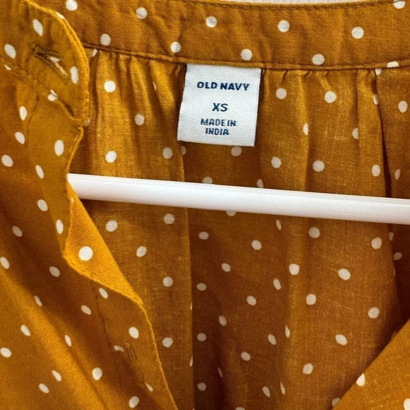 Old navy button down polka dot short sleeve top - Picture 4 of 5
